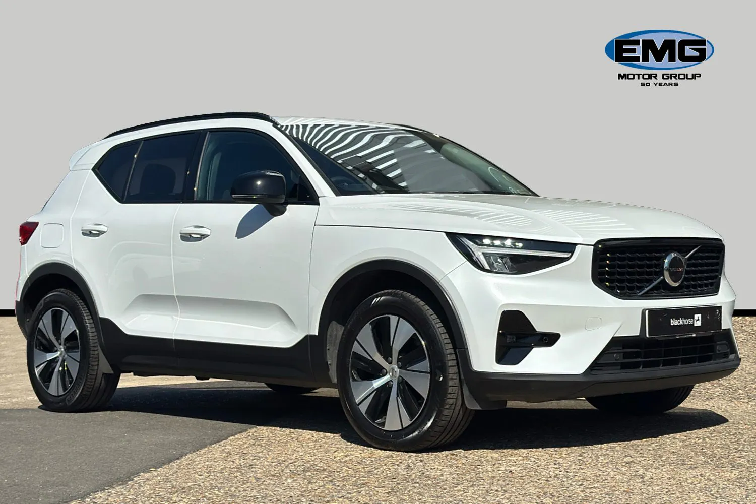 2022 VOLVO XC40
